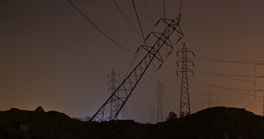 الكهرباء: المبانى المخالفة سبب انهيار برج جسر السويس ولا انقطاع للتيار