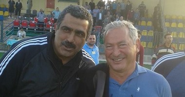سميح ساويرس يلتقط الصور مع لاعبى الجونة بعد الفوز على المقاولون