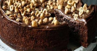 طريقة عمل كيكة الشوكولاتة بالبندق