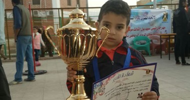 الطفل ياسين واحد ممن سقطوا فى بحر الصمت وعبره إلى بر الأمان بميداليات ذهب