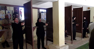 بالصور.. تدريبات الشرطة النسائية على الرماية بالذخيرة الحية بـ"أبو زعبل"