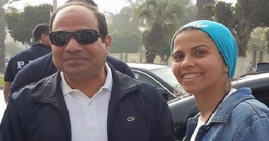 فتاة تنشر صورتها مع الرئيس السيسى على "فيس بوك" أثناء ذهابه للكلية الحربية