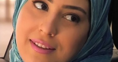 صاحب دعوة "خلع الحجاب": عدد محدود من الفتيات يتواصلن مع الفكرة.. آيتن عامر: "فراغ ومش لاقيين حاجة يعملوها".. وإسلاميون يطالبون الأجهزة الأمنية بمنع المظاهرة.. وياسر برهامى:أخطر من قنابل الغدر والخيانة