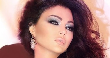 هيفاء وهبى فى مسجد الشرطة بسبب عزاء "مريم"
