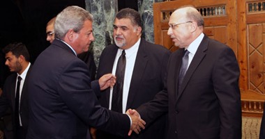 بالصور.. وزير الصحة يتلقى العزاء فى والدة زوجته بمسجد عمر مكرم..إبراهيم محلب ووزراء الداخلية والتموين والأوقاف والشباب والرياضية ومندوب الرئاسة أبرز المشاركين.. ورجال أعمال وإعلاميون حرصوا على الحضور