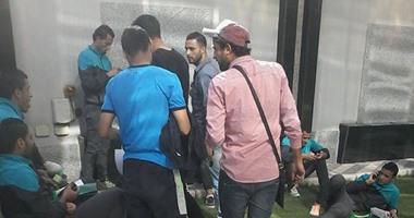 بالصور.. إضراب لاعبو فريق بلقاس على "سلم" الجبلاية
