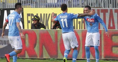"يويفا" يُعاقب نابولى بغلق جزء من ملعبه وغرامة مالية