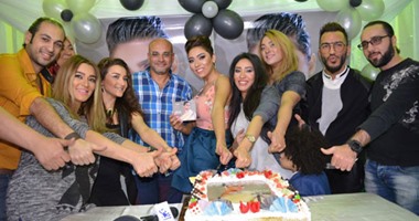 بالصور.. زيزى عادل تحتفل بطرح ألبومها "أنا أنثى"