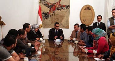 وزير الثقافة يكشر عن أنيابه: بعض القيادات لا تعمل و"مش هسيب حد" واتخذت قرارات قاسية ولدينا 220 مليونا مطلوب صرفها قبل 30 يونيو والحكومة عرضت دعم السينما بـ50 مليونا ومحلب قالى: اصرفوا اللى عندكم