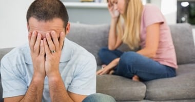 زوج يستغيث أمام المحكمة:  زوجتى حرقتنى بسبب رفضى شراء منقولات جديدة بالتقسيط