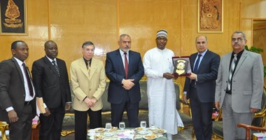 رئيس جامعة كفر الشيخ يبحث سبل التعاون مع السفير النيجيرى بمصر
