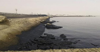 البيئة: تم سحب الزيت المتسرب بجبل الزيت برأس غارب 
