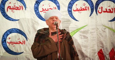بالصور.. الآلاف يختتمون احتفالات بمولد السيدة نفيسة.. الشيخ ياسين التهامى ونجله ينشدان.. والأمن يضبط صبية يتحرشون بالزوار.. ووزير الأوقاف يهنئ الرئيس بلافتات.. ومشايخ الصوفية ينفون تشييع "أبو العزائم"
