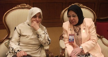 ناهد العشرى تبحث مع وزيرة العمل الكويتية حل مشاكل العمالة المصرية