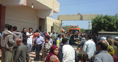 تجمهر أهالى قرية بالمحلة بعد وفاة 2 وإصابة 3 فى "بيارة المجارى"