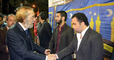 بدء عزاء الفنان الراحل إبراهيم يسرى بمسجد الحامدية الشاذلية