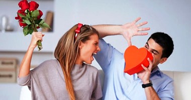 جبروت امرأة.. تضرب زوجها بسلك الكهرباء لاعتراضه على إقامة والدتها معهما