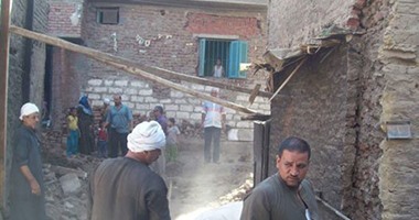 الحماية المدنية بأسيوط تواصل البحث عن جثث ومصابين تحت المنزل المنهار