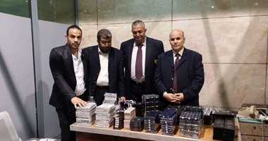 جمارك المطار تضبط مصريا يهرب 600 علبة أدوات تجميل من جدة