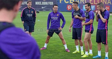 لاعبو برشلونة يحتفلون بالمئوية الخامسة لـ"تشافى"