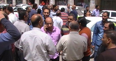 وقفة  لمحامى المنيا تنديدا باعتداءات ضباط الشرطة على زملائهم