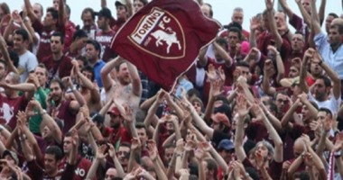 إصابة 10 مشجعين بعد إلقاء الجماهير الألعاب النارية  فى "ديربى تورينو"