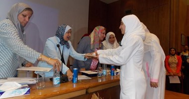 جامعة المنصورة تكرم 400 من هيئة التمريض بالمستشفيات الجامعية