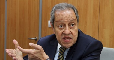 وزير الصناعة يرد على سؤال لمذيعة "الحياة اليوم"عن تعديل وزارى قريب :"وارد"