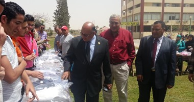 جامعة السادات تنظم معرضا للملابس المستعملة
