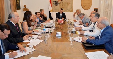 وزير الثقافة يجتمع بأعضاء اللجنة العليا لجائزة الإبداع الفنى