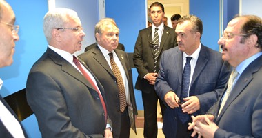بالصور.. وزير التعليم العالى يتفقد مستشفى سموحة للطوارئ