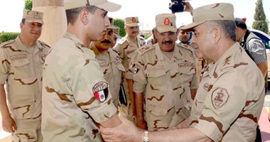 رئيس الأركان يتفقد إعداد وتأهيل الجنود المستجدين بمراكز التدريب