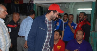 أبوتريكة يهرب من ألتراس أهلاوى بصحبة "إكرامى"