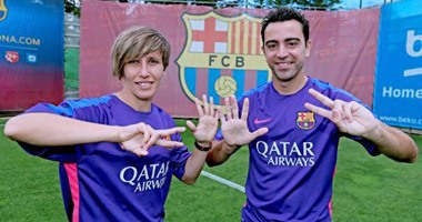 "سونيا" تحتفل فى تدريبات برشلونة مع تشافى