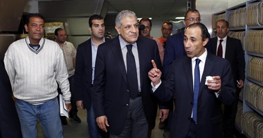رئيس الوزراء لـ"التليفزيون المصرى": الإعلام عليه دور كبير فى دعم الوطن.. "ماسبيرو" على رأس أولويات الإصلاح الهيكلى لمؤسسات الدولة..محلب: البلد فى حالة حرب ومصر تدفع ضريبة بدم أبنائها