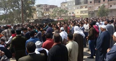 أهالى الجمالية بالدقهلية يشيعون شهيد سيناء بهتافات مناهضة للإرهاب