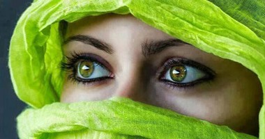بالصور.. فى الربيع مكياج العيون كحل كثيف ورموش طويلة