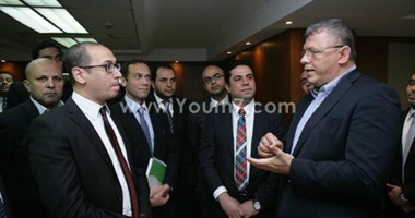وزير الاتصالات يوجه بالإسراع باستبدال الكابلات النحاسية بالفايبر