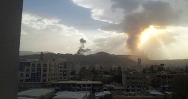 بالصور.. أسرة مصرية عائدة من اليمن تروى تفاصيل رحلة الهروب من جحيم الحرب.. 4 أيام للخروج من صنعاء تحت تهديد مليشيات الحوثيين ومتاهة صحراء الربع الخالى.. وإشادة بدور القنصلية والجالية بعمان