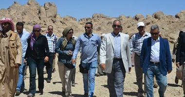 وزير الآثار يتفقد الدير الغربى بالأقصر