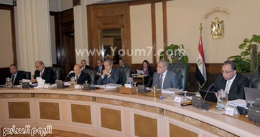 محلب يهنئ وزير العدل الجديد ويشكر السابق على جهوده