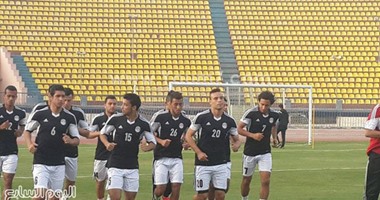 المنتخب الأولمبى يطالب بجماهير عسكرية فى مباراة أوغندا
