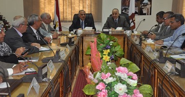 محافظ القليوبية يبحث مع رؤساء المدن متابعة مشروعات المحافظة