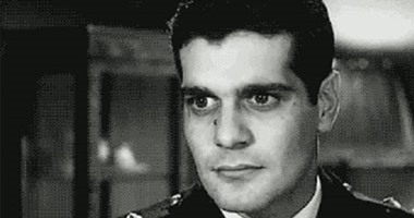 فى عيد ميلاده .. 5 مشاهد من أفلام عمر الشريف هتعلمك الحب