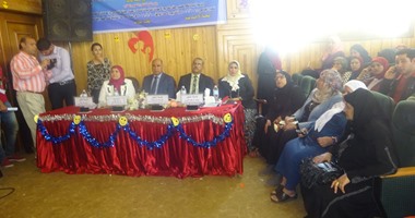 بالصور.. "تربية نوعية كفر الشيخ" تكرم الأمهات المثاليات بحضور رئيس الجامعة