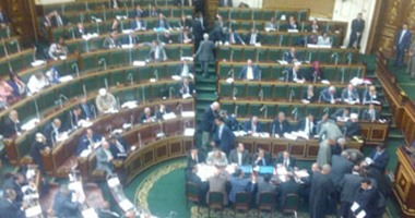 بالصور.. النواب يتغيبون عن مناقشة بيان الحكومة.. مشاهد سلبية بأولى جلسات البرلمان لبحث برنامج الوزراء.. وأعضاء يتفرغون للأحاديث الجانبية.. وعلى عبد العال: شكل القاعة محزن والبعض يتغيب ويظهر بالفضائيات