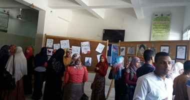 بالصور.. رئيس جامعة جنوب الوادى يفتتح المعرض الأول للرسم بكلية التربية