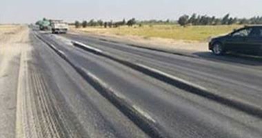 بالصور.. تهالك الطبقة الأسفلتية للطريق الصحراى الغربى فى محافظة المنيا