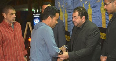 طارق عبد العزيز يتلقى عزاء والده فى الحامدية الشاذلية