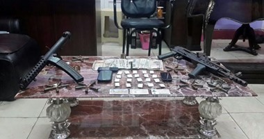 ضبط عاطل وسائق بحوزتهما أسلحة نارية وهيروين بالدقهلية